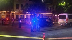 Cảnh sát phong tỏa hiện trường vụ nổ súng ở Austin, bang Texas, tối 25/7. Ảnh: KUT.