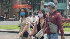 Người dân TPHCM tuân thủ đeo khẩu trang nơi công cộng. Ảnh Văn Minh