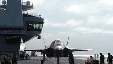 Đội bay F-35 của hải quân Mỹ luyện tập hoạt động trên tàu sâu bay. Ảnh: Hải quân Mỹ.