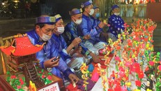 Các nghệ nhân nặn tò he Câu lạc bộ Tò he Xuân La. (Ảnh: Lao động Thủ đô)