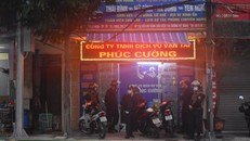 Công an tỉnh Thái Bình phối hợp với các đơn vị nghiệp vụ liên quan phong tỏa, khám xét Công ty TNHH dịch vụ vận tải Phúc Cường. (Ảnh: Thanh Niên)