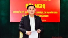 Đồng chí Vương Đình Huệ, Ủy viên Bộ Chính trị, Bí thư Thành ủy phát biểu ý kiến tại hội nghị. (Ảnh: Nhân Dân)