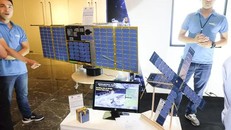 Năm nay, NanoDragon (ngoài cùng bên phải) sẽ được phóng lên vũ trụ. (Ảnh: Tiền phong)