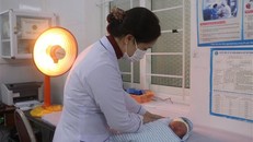 Bổ sung thiết bị sưởi tại phòng thực hiện thủ thuật. (Ảnh: Sức khoẻ & Đời sống)