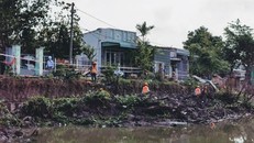 Công nhân thi công tại Dự án cải tạo rạch Cái Sơn - Mương Khai. (Ảnh: Báo Giao thông)