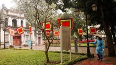 Phun khử khuẩn tại di tích Văn Miếu - Quốc Tử Giám trước khi mở cửa đón khách. (Ảnh: Nhân Dân)