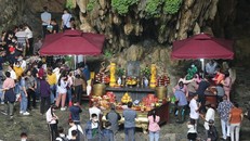 Động Hương Tích, chùa Hương. (Ảnh: Tiền Phong)