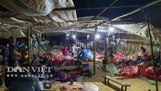 Những người bị ngộ độc sau khi ăn cỗ cưới đang được điều trị tại Trung tâm Y tế huyện Sìn Hồ. (Ảnh: Dân Việt)