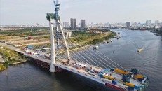 Sau khi tạm dừng từ tháng 9/2020, dự án cầu Thủ Thiêm 2 sẽ được thi công trở lại và dự kiến hoàn thành vào tháng 6/2022. (Ảnh: Lao Động)