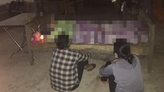 Thi thể 2 chị em được bàn giao cho gia đình mai táng theo phong tục địa phương. (Ảnh: Báo Giao thông)