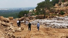 Một khu vực núi Thị Vải bị băm nát. (Ảnh: Thanh Niên)