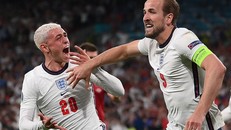 Quả phạt đền thành công của Harry Kane đã đưa ĐT Anh vào chung kết lần đầu sau 53 năm. (Ảnh: New York Times)