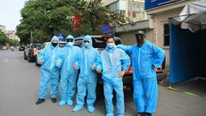 Phần lớn thành viên nhóm thiện nguyện là chủ doanh nghiệp, nhà hàng tại Hà Nội. (Ảnh: Zing)