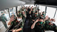 Lực lượng bác sĩ quân y được điều động vào TP.HCM để hỗ trợ người dân. Ảnh: VOV 