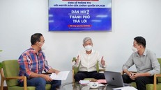 Phó Chủ tịch TP.HCM Võ Văn Hoan tham gia chương trình trực tuyến “Dân hỏi-Thành phố trả lời" ngày 1/9. (Ảnh: Vietnambnet)