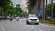 Sáng 16/9, sau giờ cao điểm, từ 9h, các tuyến đường thưa thớt xe, không có nhiều thay đổi trong ngày đầu Hà Nội nới lỏng giãn cách xã hội. (Ảnh: Zing)