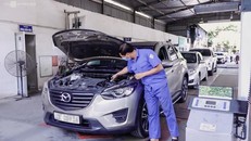 Một xe làm đăng kiểm ở Hà Nội hôm 26/9. Ảnh: Văn Lộc