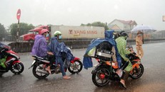 Chốt kiểm soát phòng, chống dịch đóng trên địa bàn xã Sen Thủy, huyện Lệ Thủy (Quảng Bình) đã đón và hỗ trợ người hồi hương. (Ảnh: Sức khỏe đời sống)