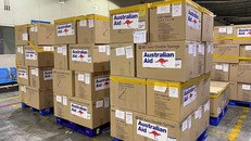 Lô 800.000 vaccine AstraZeneca được Austraila bàn giao cho Việt Nam. (Ảnh: TTXVN)