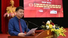 Nhà báo Triệu Ngọc Lâm thông tin về giải báo chí Vì sự nghiệp Giáo dục Việt Nam. (Ảnh: BTC) 