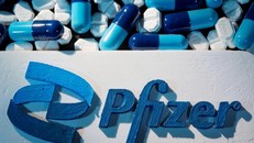 Thuốc viên điều trị COVID-19 Paxlovid do Pfizer bào chế. Ảnh: Reuters