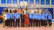 Vô địch, Bóng chuyền nữ Bamboo Airways Vĩnh Phúc nhận giải thưởng 2 tỷ đồng từ ông Trịnh Văn Quyết 