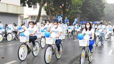 Hoạt động đạp xe diễu hành hưởng ứng Giờ Trái đất 2022 tại Hà Nội. (Ảnh: EVN Hà Nội)