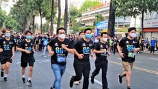 Những vận động viên đầu tiên xuất phát. (Nguồn: Lao Động)