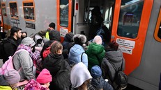 Người dân sơ tán khỏi Ukraine. (Nguồn: PAP/TTXVN) 