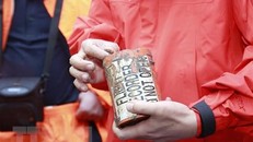 Một trong hai hộp đen của chiếc máy bay gặp nạn. (Ảnh: THX/TTXVN)