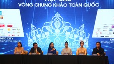 Từ trái qua: hoa hậu Hà Kiều Anh, ông Đàm Quốc Hiệp - Phó Chủ tịch HĐQT tập đoàn Danko Group, bà Phạm Kim Dung - người đứng đầu Công ty Sen Vàng, bà Phạm Tâm Thanh - Giám đốc Truyền thông công ty Casper Việt Nam, hoa hậu Lương Thùy Linh, đạo diễn Hoàng Nhật Nam. (Ảnh: Việt Khôi)