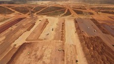 Việc san nền tại sân bay Long Thành được thực hiện trên diện tích hàng trăm ha. (Ảnh: Công Phong/TTXVN)