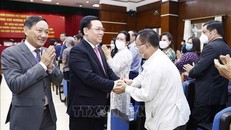 Chủ tịch Quốc hội Vương Đình Huệ với các đại biểu. Ảnh: Doãn Tấn/TTXVN