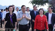 Thủ tướng Phạm Minh Chính đến dự lễ khởi công dự án Tổ hợp Thiên đường sữa Mộc Châu sáng 28/5. (Ảnh: Dương Giang/TTXVN)