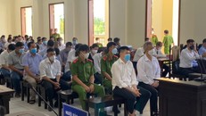 Các bị cáo tại phiên xét xử sơ thẩm lần 2. (Ảnh: Chí Hạnh)