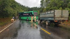 Hiện trường vụ tai nạn giao thông. (Ảnh: TTXVN)