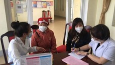 Tuyên truyền các dịch vụ chăm sóc sức khỏe sinh sản tới người dân. (Nguồn: baolaocai.vn)