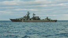 Tàu khu trục Moskva của Nga tham gia tập trận hải quân trên Biển Đen, ngoài khơi cảng Sevastopol thuộc Crimea, ngày 12/2. (Ảnh: AFP/TTXVN) 