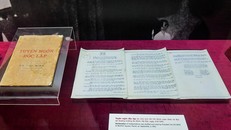 Bản Tuyên ngôn độc lập do Chủ tịch Hồ Chí Minh soạn thảo và đọc tại Quảng trường Ba Đình. Ảnh: Lê Phú/Báo Tin tức