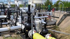 Trạm tiếp nhận của hệ thống đường ống dẫn dầu Druzhba giữa Hungary và Nga ở gần thị trấn Szazhalombatta, Hungary. (Ảnh: AFP/TTXVN) 