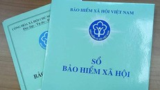 Người nghèo được tặng sổ bảo hiểm y tế và xã hội