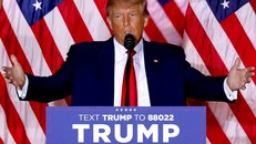 Cựu tổng thống Donald Trump phát biểu tái tranh cử tại dinh thự Mar-a-Lago ở Florida hôm 15/11. Ảnh: AFP.