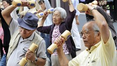 Người cao tuổi Nhật tập thể dục nâng cao sức khỏe. (Ảnh: North Country Public Radio) 