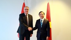 Phó Thủ tướng Trần Hồng Hà hội đàm với Ủy viên Hội đồng liên bang, Bộ trưởng Kinh tế, Giáo dục và Nghiên cứu Thụy Sĩ Guy Parmelin. (Ảnh: VGP)