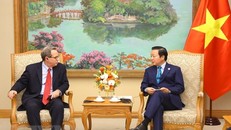 Chiều 28/2, tại Trụ sở Chính phủ, Phó Thủ tưởng Chính phủ Trần Hồng Hà tiếp ông Stuart E. Jones, Phó Chủ tịch cấp cao kiêm Chủ tịch Quan hệ chính phủ toàn cầu của Tập đoàn Bechtel, Hoa Kỳ. (Ảnh: Văn Điệp/TTXVN)