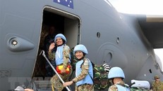 Các nữ chiến sỹ đội 2 của Bệnh viện Dã chiến cấp 2 số 1 thuộc Cục Gìn giữ hòa bình Việt Nam, lên đường sang nhận nhiệm vụ tại Nam Sudan sáng 15/10/2018, tại sân bay Tân Sơn Nhất (Thành phố Hồ Chí Minh). (Ảnh: Xuân Khu/TTXVN)