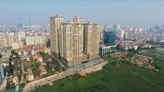 Lối đi vào Home City từ đường Nguyễn Chánh. Hai đầu đường quy hoạch 21m hiện nay vẫn chưa được thông