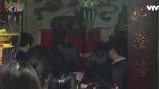 Hình ảnh cán bộ Cục XTTM đi lễ chùa, ảnh cắt từ VTV