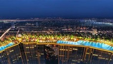 Bể bơi vô cực, điểm nhấn đắt giá của Sunshine City,“resort trong thành phố”