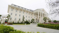 Tòa khách sạn sang trọng, đậm chất hoàng gia